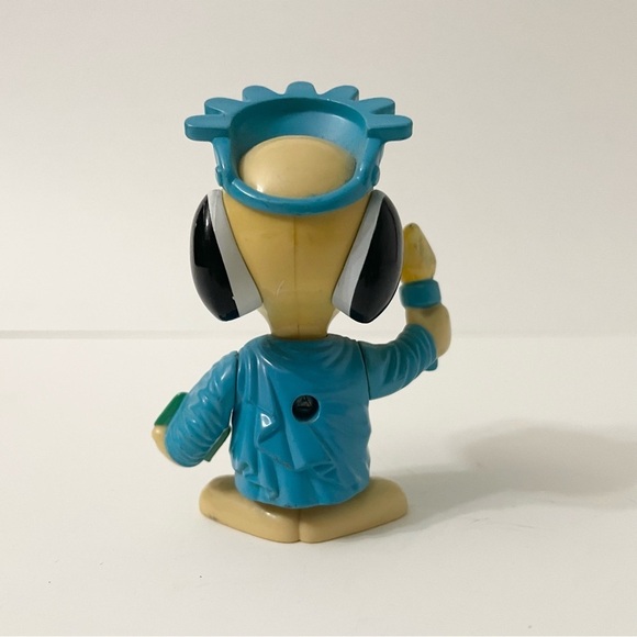 Vintage Snoopy World Tour USA Statue of Liberty Snoopy Figure - Picture 7 of 14